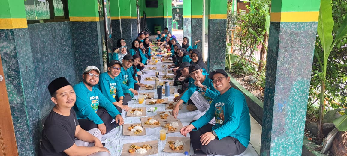 SEMAKIN AKUR DENGAN LIWETAN BARENGAN