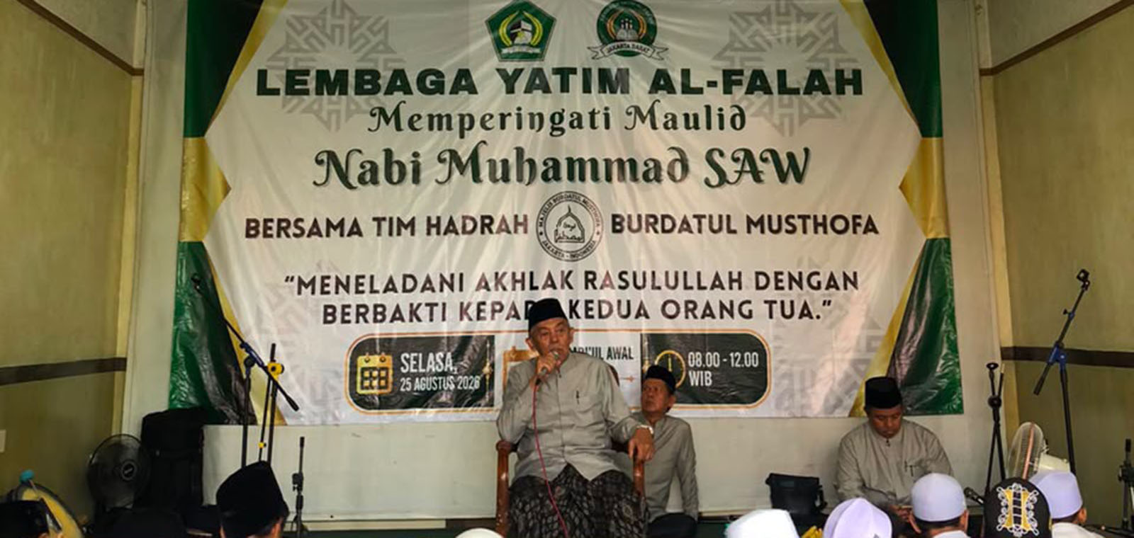 Ketua Umum YTIA, H. Ahmad Farid, RS., sedang memberikan sambutan pada acara maulid di LYA