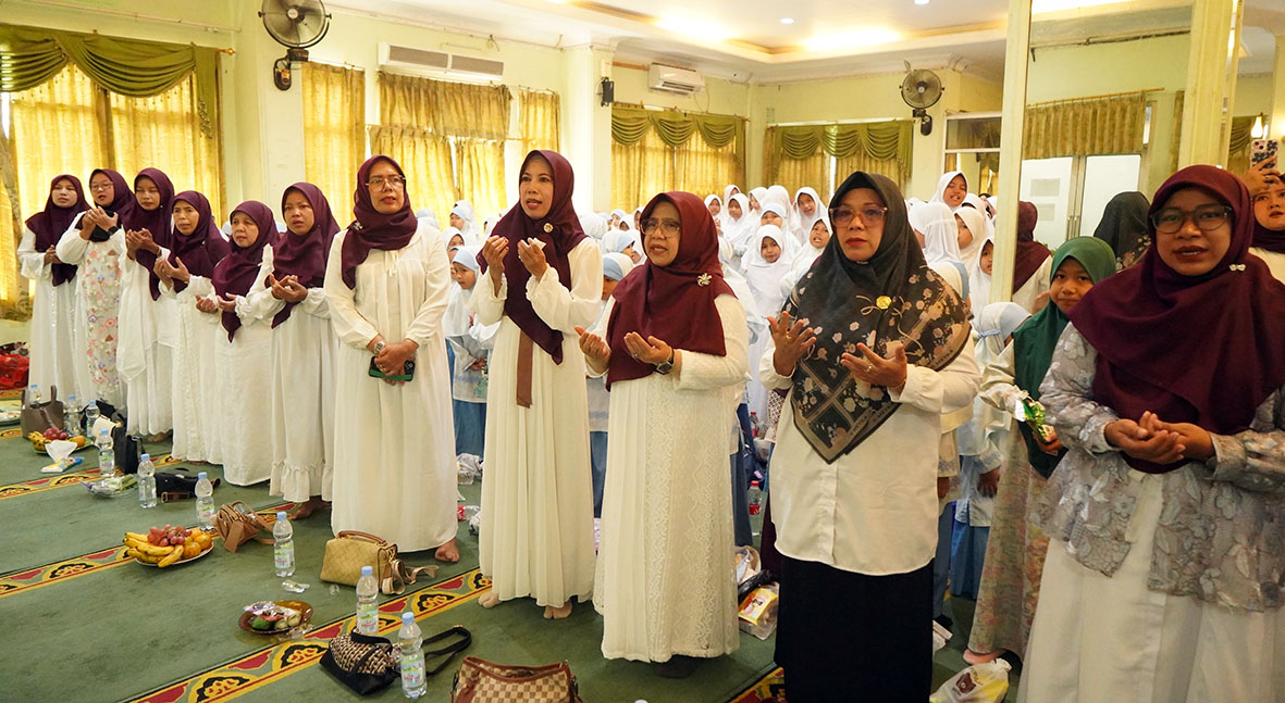 Para Guru SDI Al-Falah 4 dan Tamu Undangan