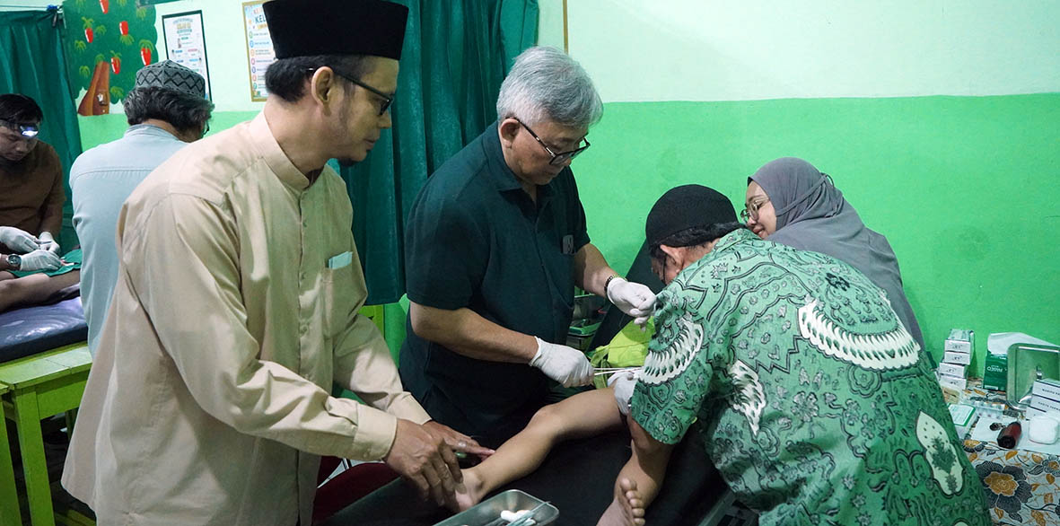 Proses Sunat Sedang Berlangsung
