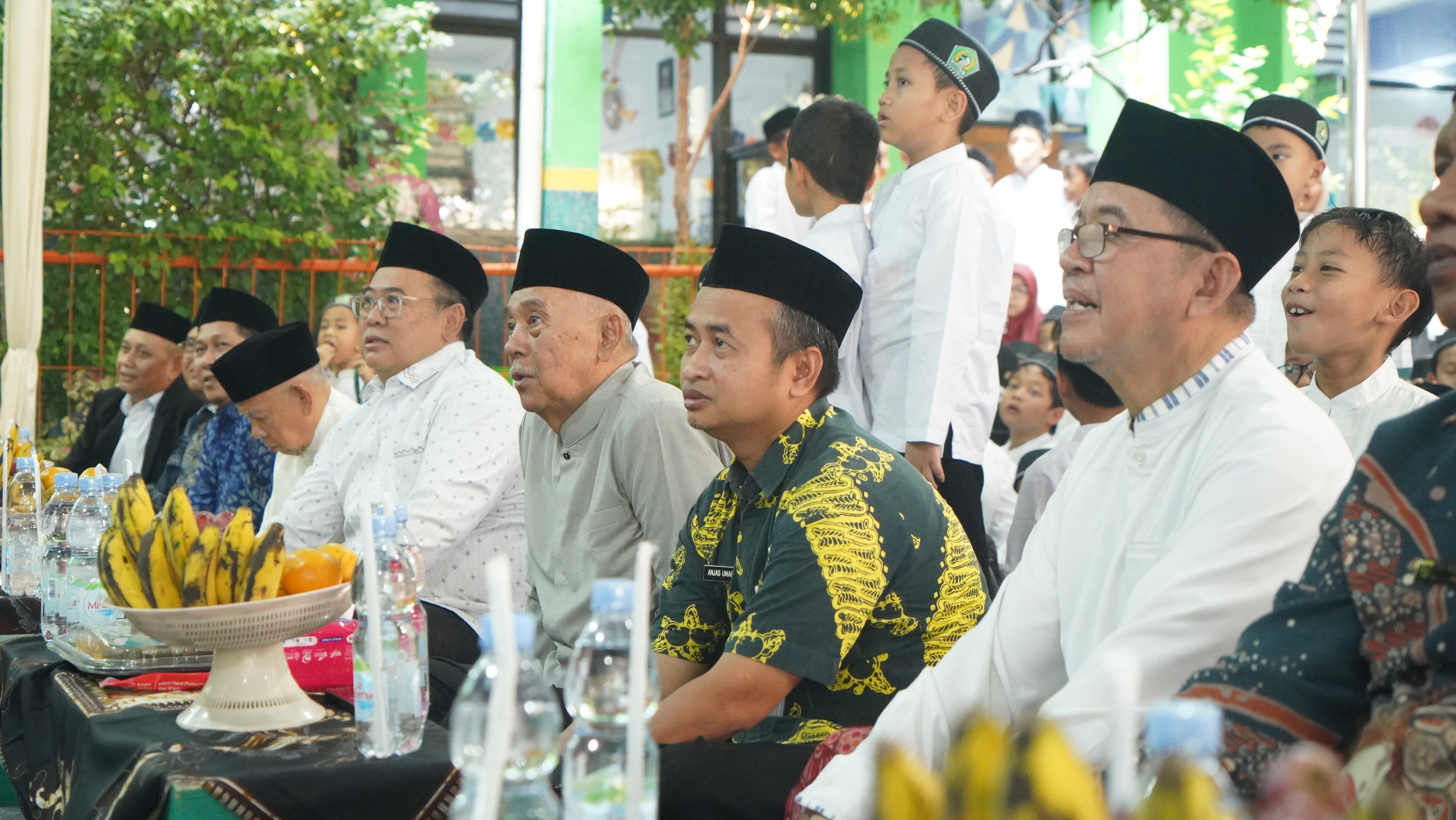 Peringatan Maulid Nabi Muhammad SAW di Al-Falah I dihadiri pengurus harian YTIA, Pimpinan Sekolah, Juga Lurah Sukabumi Selatan Pak Anjas Umaryadi, SKM.
