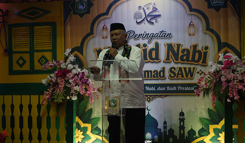 Baba Rahmat sedang memberi sambutan